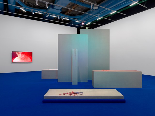 Paysages XIII, 2021. Exhibition view, Prix Marcel Duchamp 2021, MNAM, Centre Pompidou, Paris. Spray-painted poplar plywood, various found objects (partially spray-painted), Isabelle Cornaro, ADAGP, 2024. credit photo Annik Wetter.